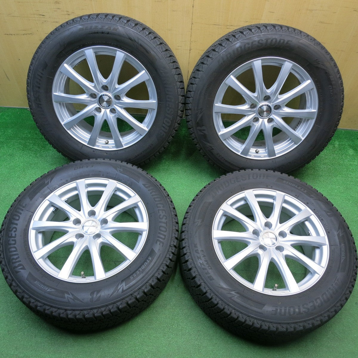 バリ溝！キレイ！9.5分★スタッドレス 225/65R17 ブリヂストン ブリザック DM-V3 ravrion RS01 ラブリオン 17インチ PCD114.3/5H★6010203HAス