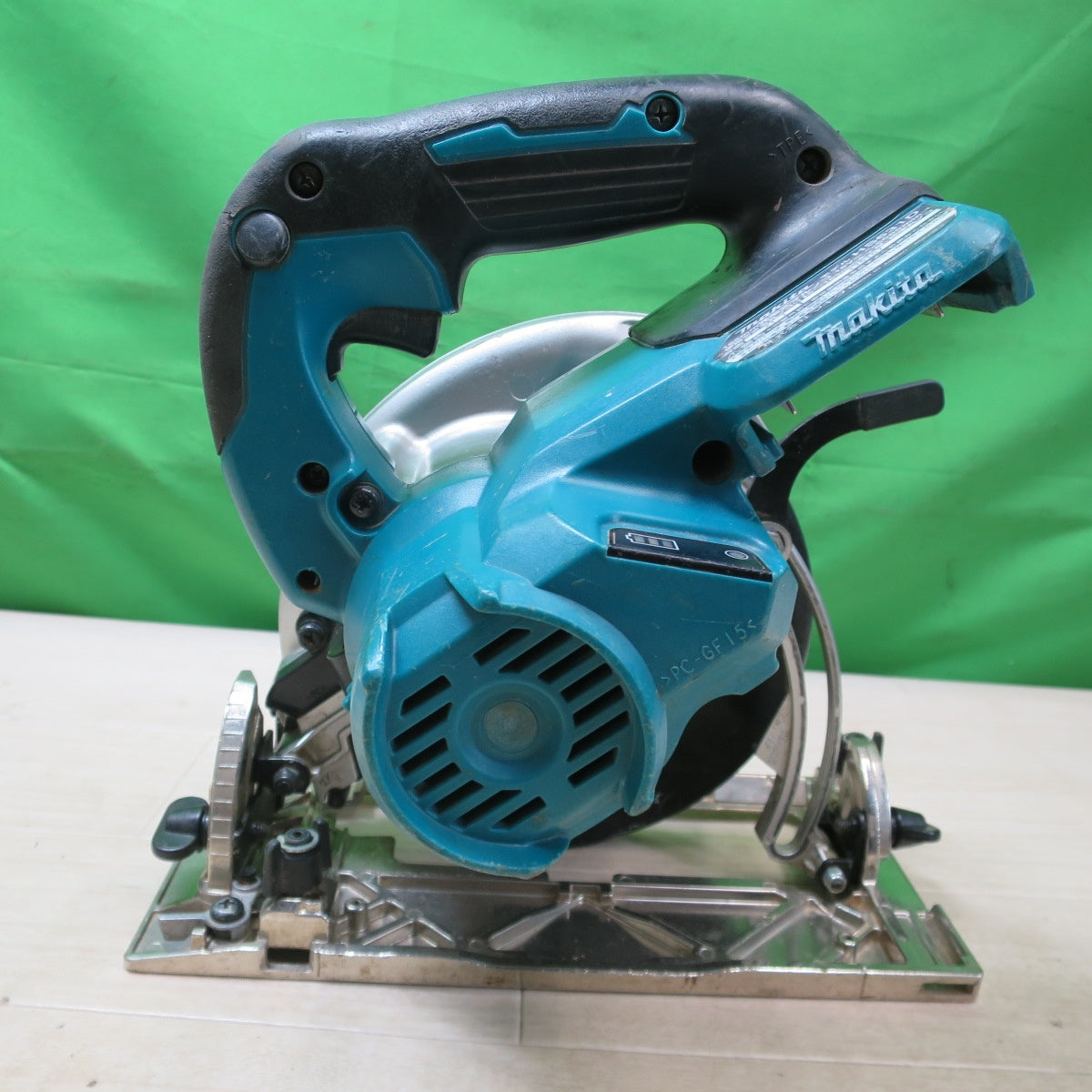 [送料無料] ☆マキタ 165mm 充電式 マルノコ 18V HS631D 丸ノコ 丸鋸 木工 切断 電動 工具 makita☆