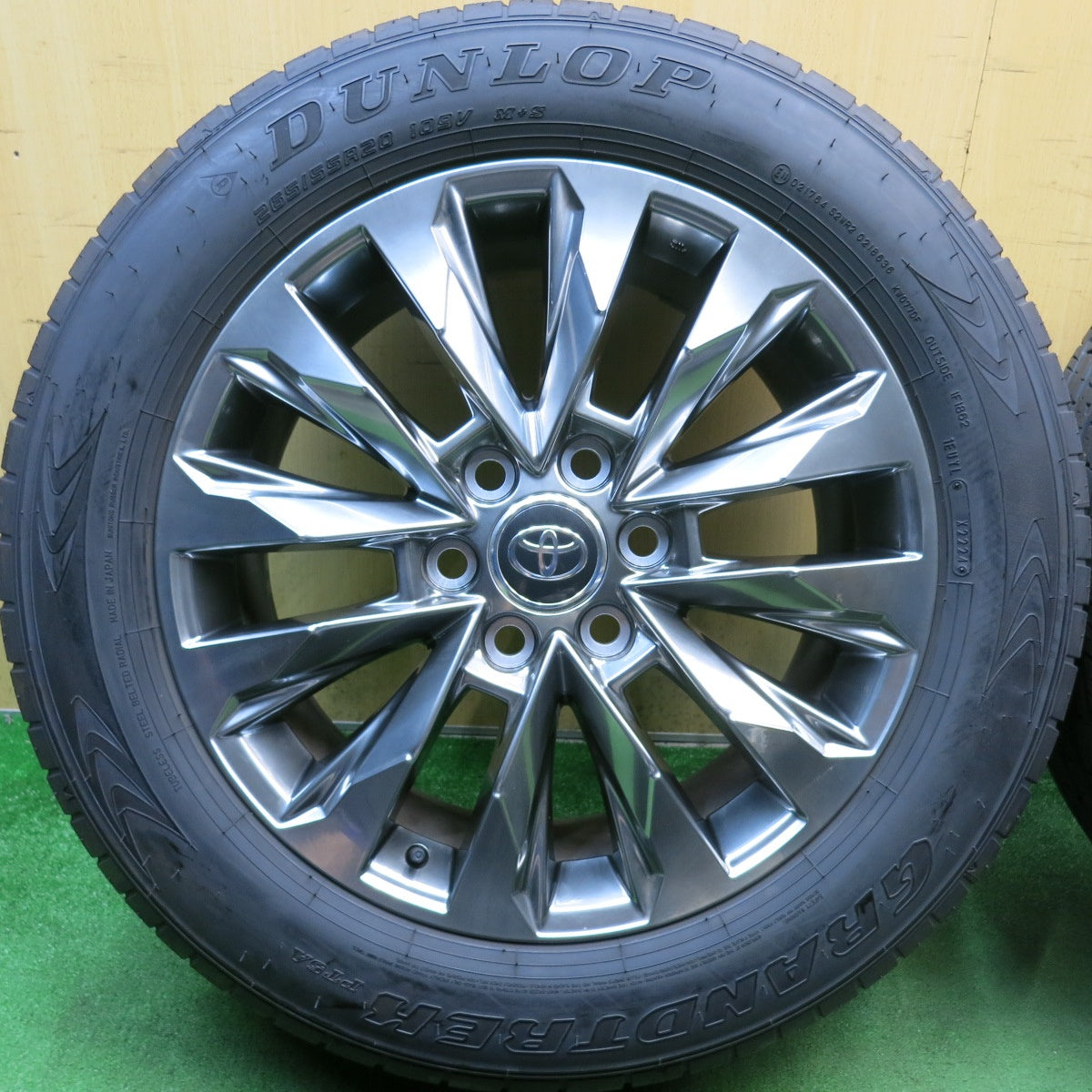バリ溝！24年！キレイ！9分◎トヨタ ランクル 300 ZX 純正 265/55R20 ダンロップ グラントレック PT5A 20インチ PCD139.7/6H◎6092409HAノ