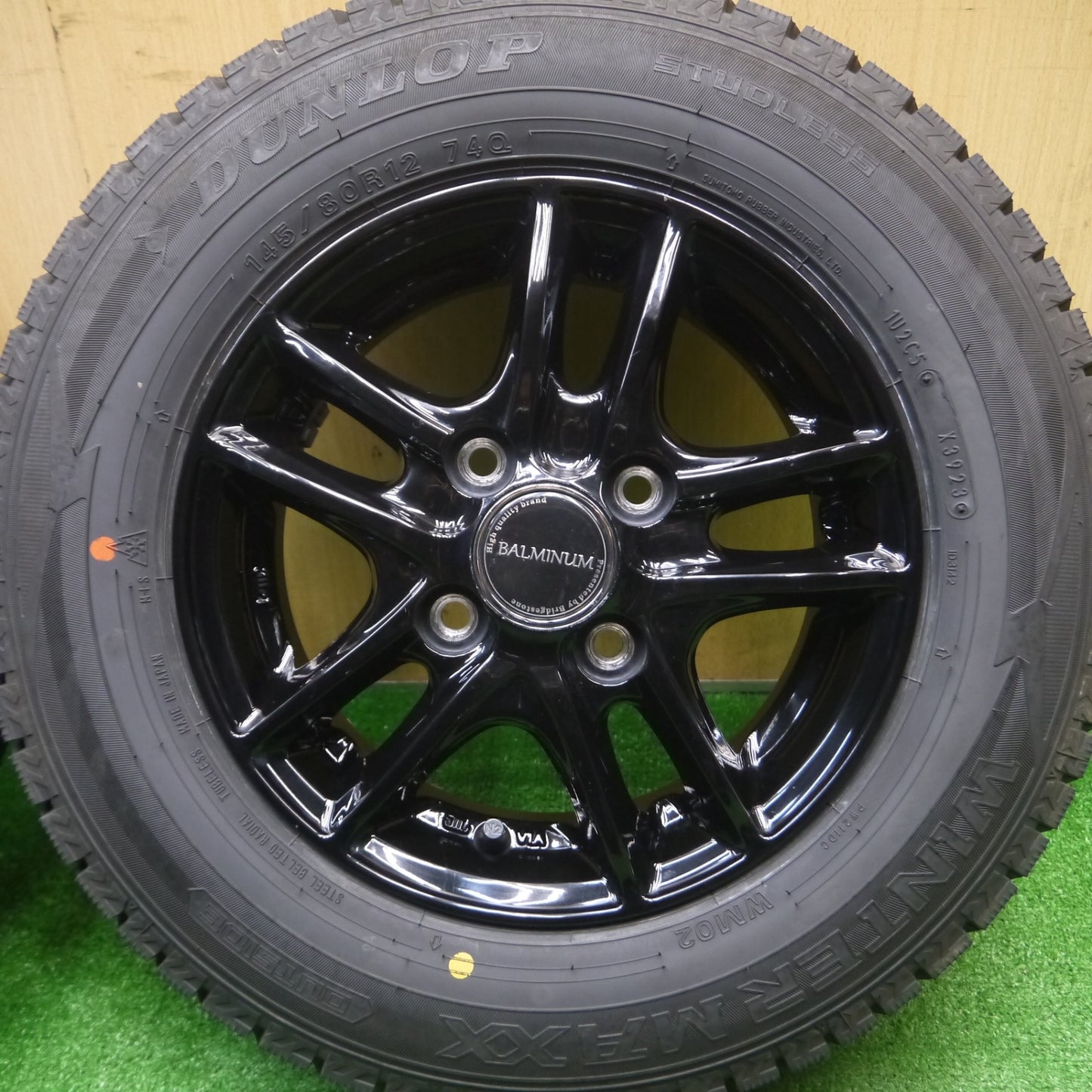 [送料無料] バリ溝！23年！ほぼ10分★スタッドレス 145/80R12 ダンロップ ウインターマックス WM02 BALMINUM バルミナ 12インチ PCD100/4H★4102902Hス
