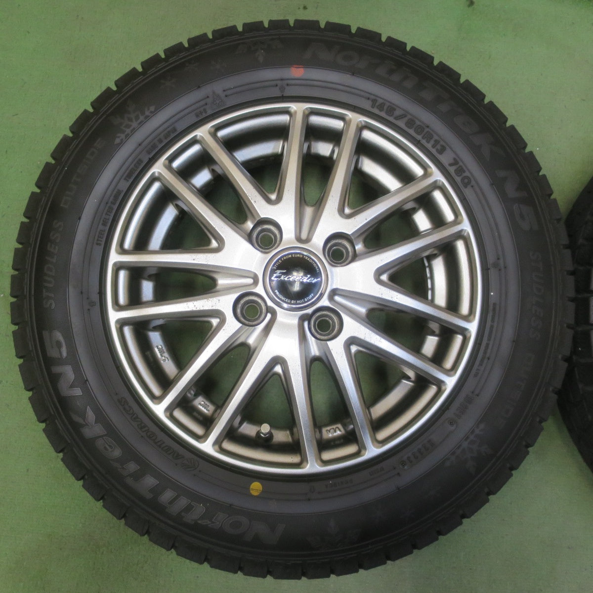 バリ溝！23年！キレイ！8.5分◎スタッドレス 145/80R13 オートバックス ノーストレック N5 Exceeder エクシーダー 13インチ PCD100/4H◎6072609イス