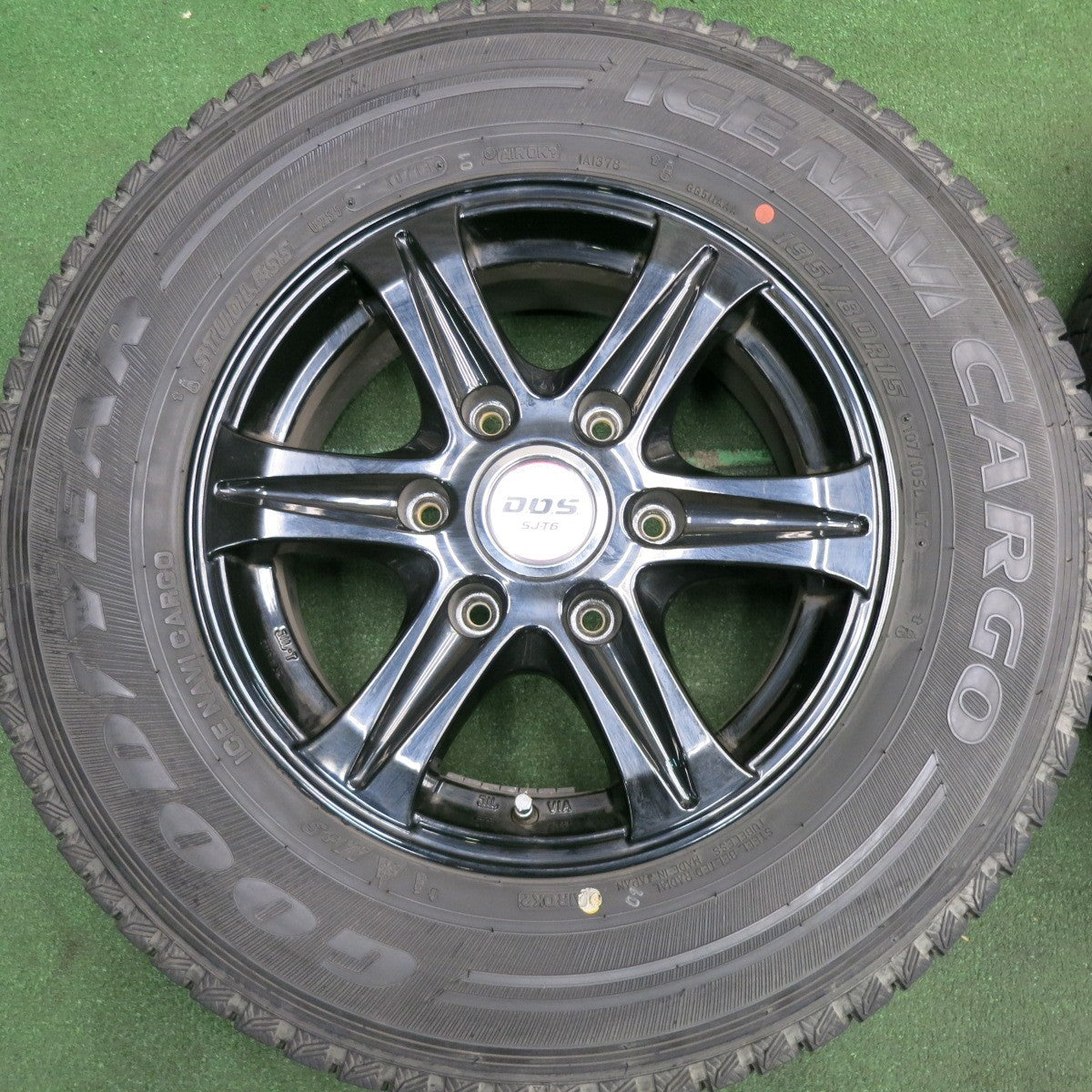 *送料無料* バリ溝！9分★ハイエース 等 195/80R15 スタッドレス グッドイヤー アイスナビ カーゴ D.O.S. SJ-T6 DOS PCD139.7/6H★4042009HAス