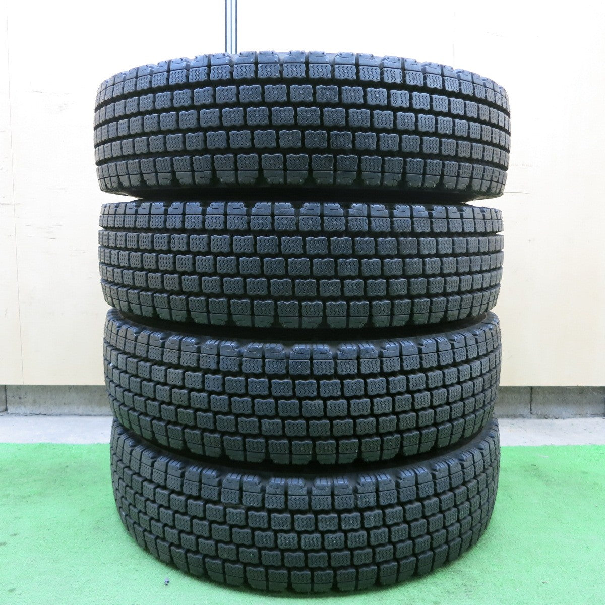 タイヤほぼ未使用！21年★トラック タイヤ 225/80R17.5 123/122L スタッドレス ブリヂストン W910 スチール ホイール 17.5インチ PCD222.25/6H★5050903ナス