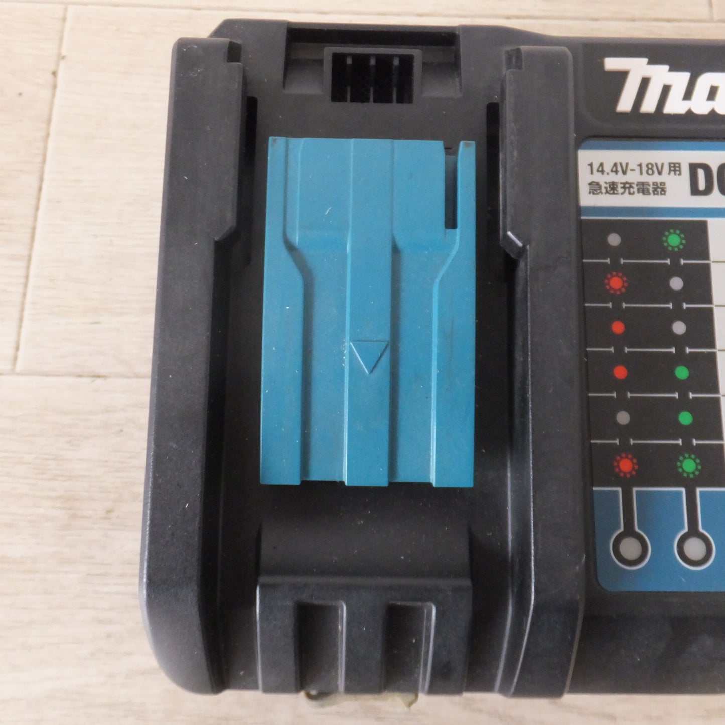 [送料無料] ★マキタ makita 急速充電器 DC18RF　100V～ 330W 50/60Hz　14.4V-18V 12A　5V 2.1A★