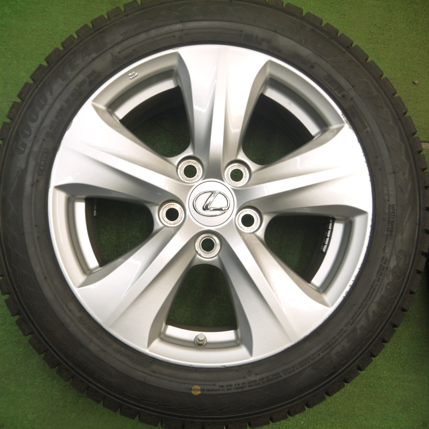 [送料無料] センサー付！バリ溝！23年！9.5分以上★レクサス 30系 IS 純正 205/55R16 スタッドレス グッドイヤー アイスナビ8 16インチ PCD114.3/5H★5022808Hス