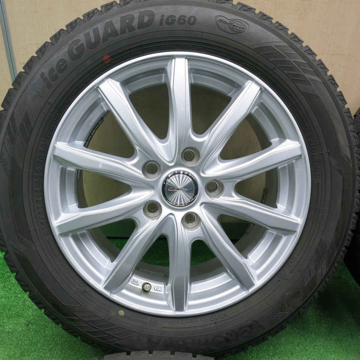 [送料無料] バリ溝！キレイ！9分★スタッドレス 205/60R16 ヨコハマ アイスガード iG60 JOKER ジョーカー 16インチ PCD114.3/5H★4112609TNス