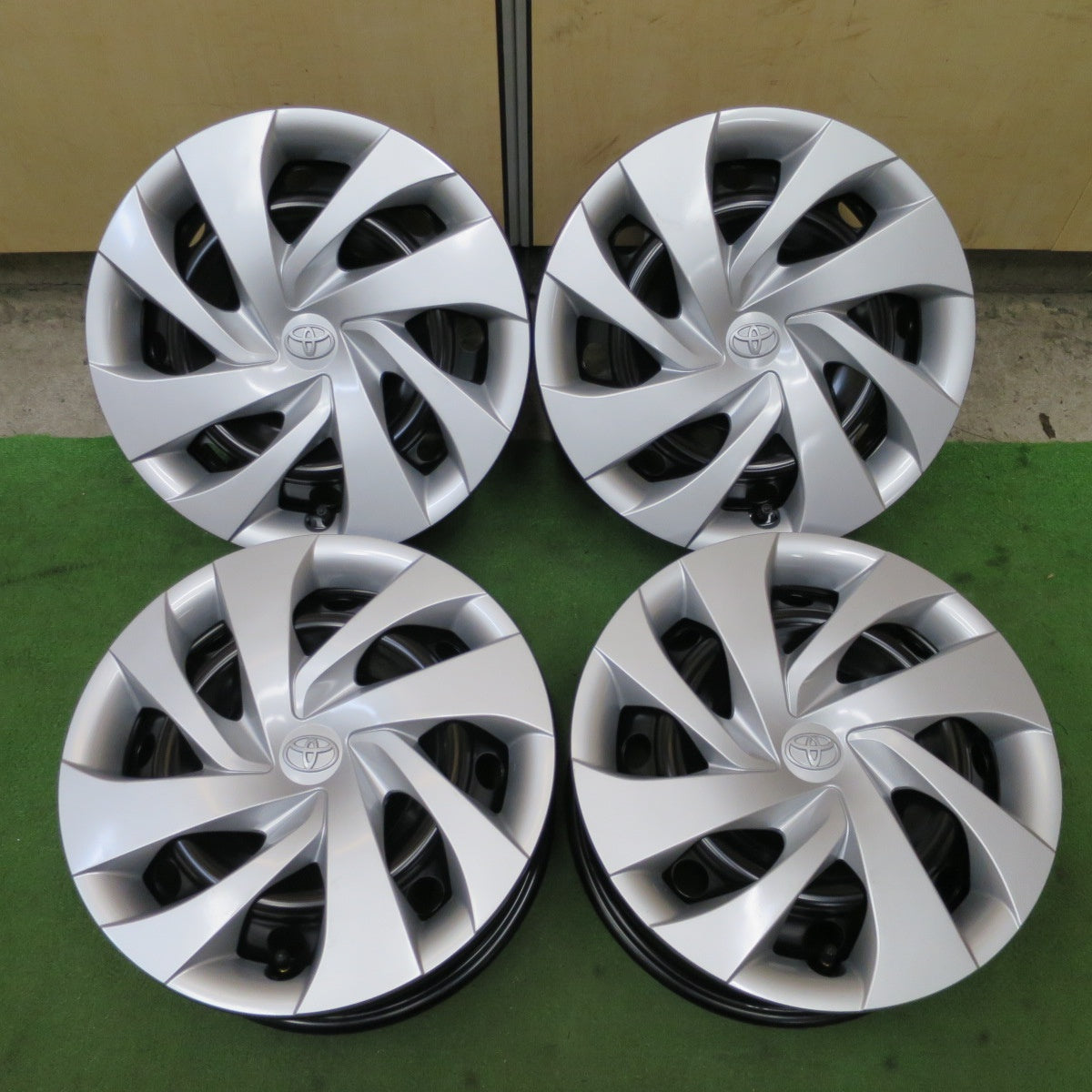 新車外し★トヨタ ヤリス 純正 スチール ホイール 14インチ 14×5.5J PCD100/4H★6060102NGホ