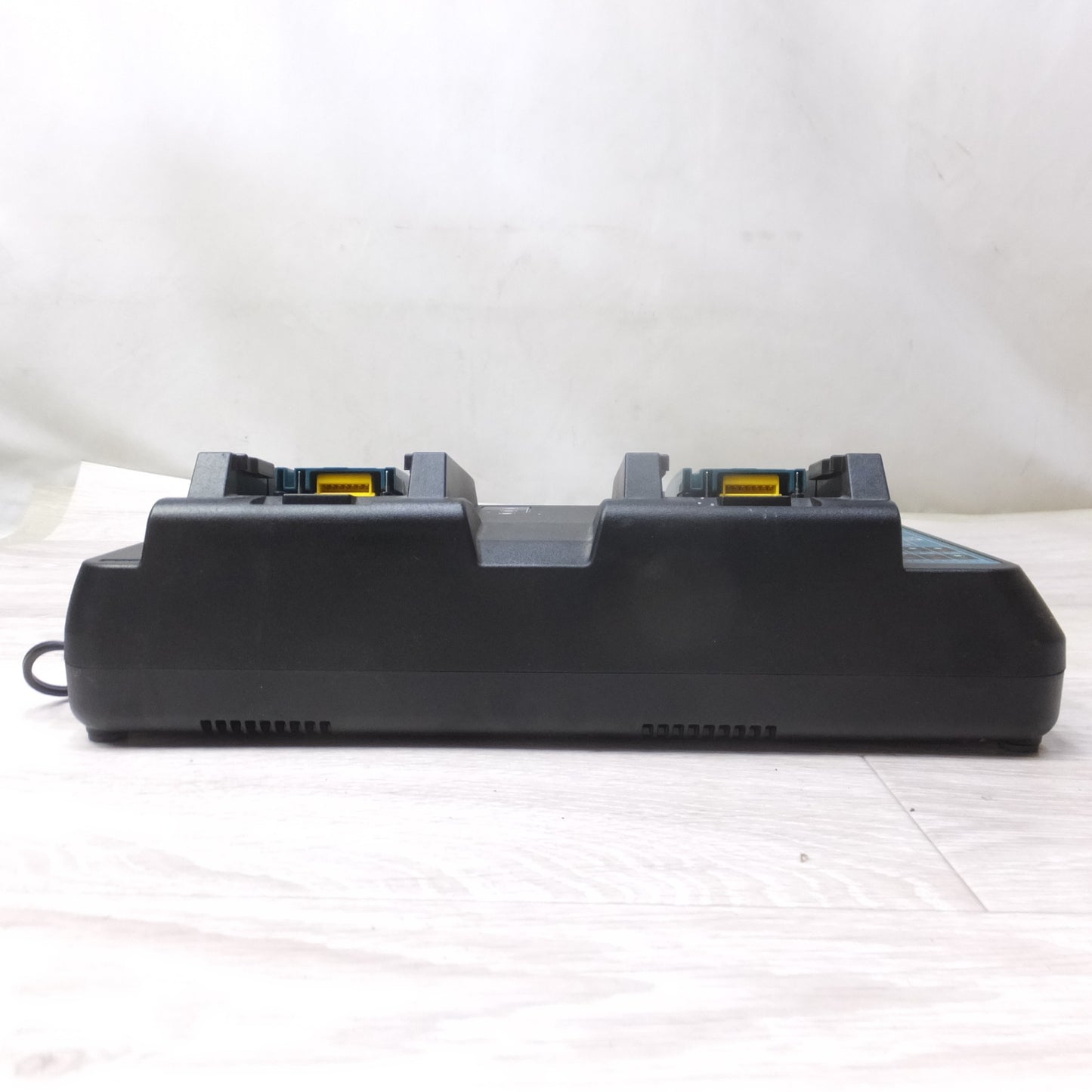 [送料無料] ◆マキタ 2口 急速 充電器 DC18RD 7.2～18V 電動工具◆