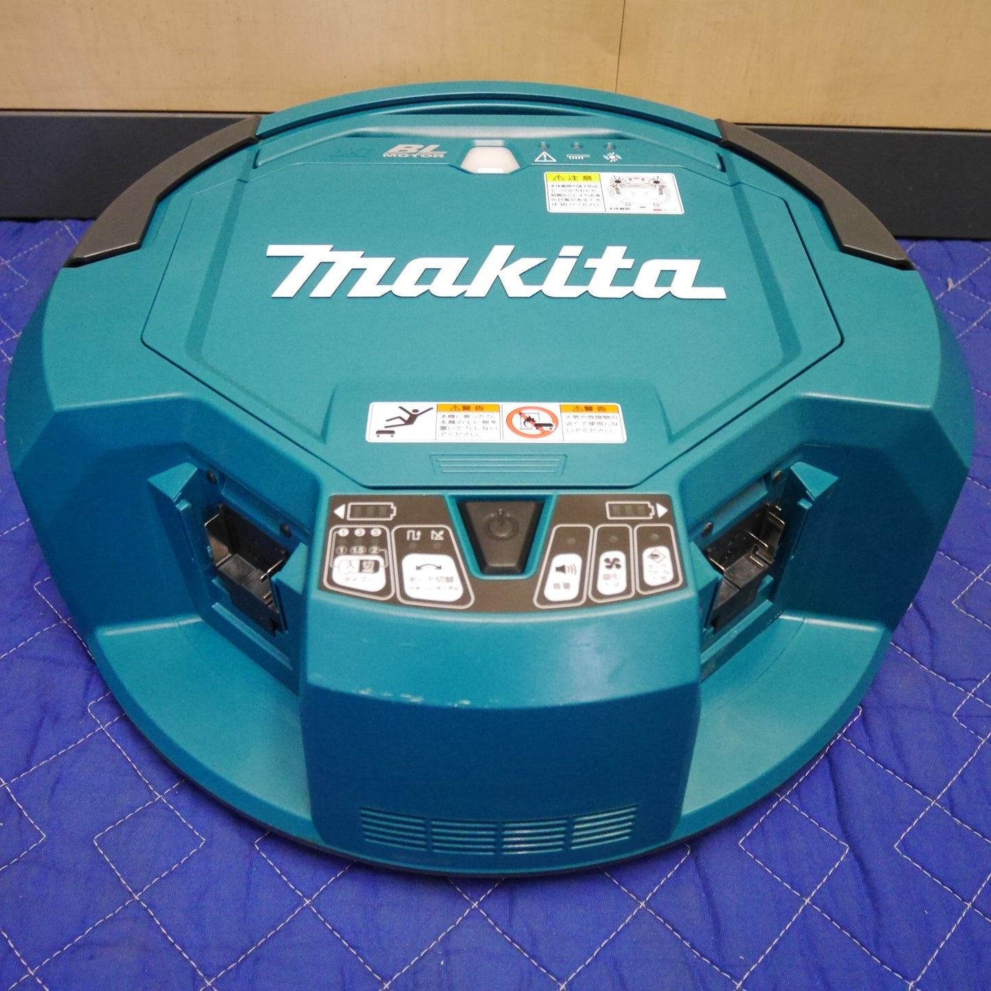 [送料無料] キレイ！付属品付き☆マキタ 充電式 ロボット クリーナー RC200D 業務用 ロボット 掃除機 18V makita 本体のみ☆