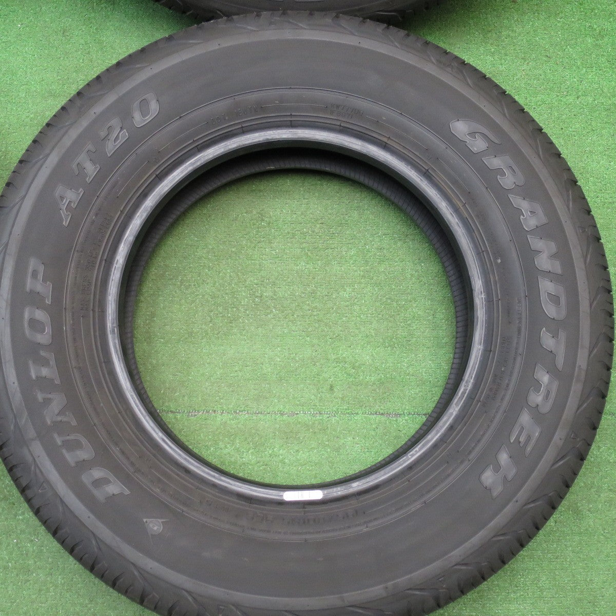[送料無料] 新車外し！24年★195/80R15 ダンロップ AT20 グラントレック タイヤ 15インチ ジムニー シエラ ハイエース 等★5040501KKノタ