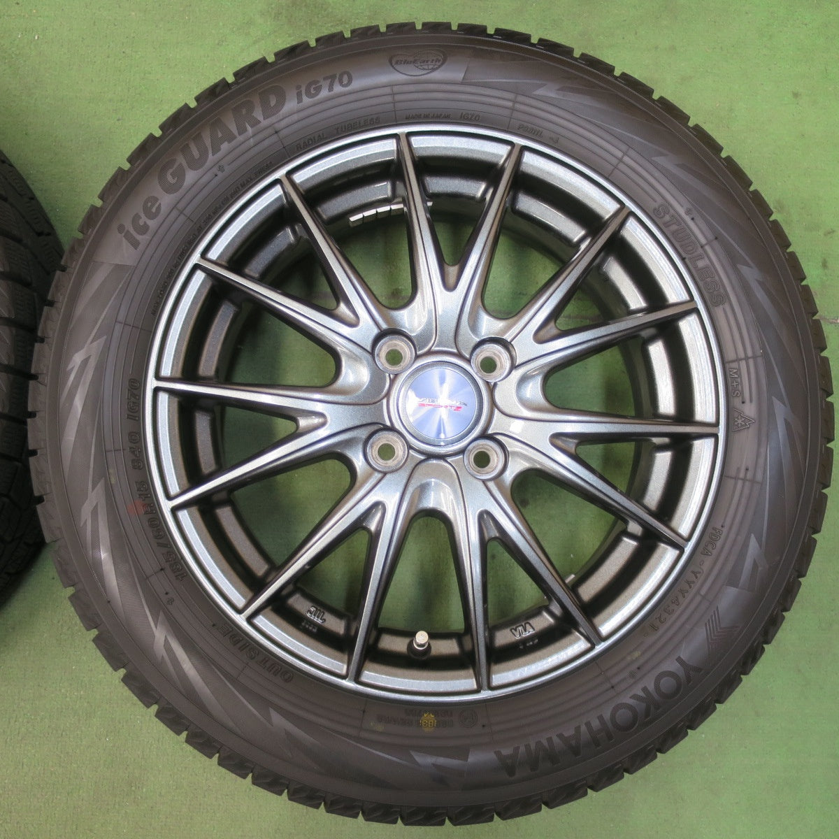 バリ溝！21年！キレイ！9.5分以上★スタッドレス 185/60R15 ヨコハマ アイスガード iG70 VELVA SPORTZ ヴェルヴァ 15インチ PCD100/4H★5111804イス