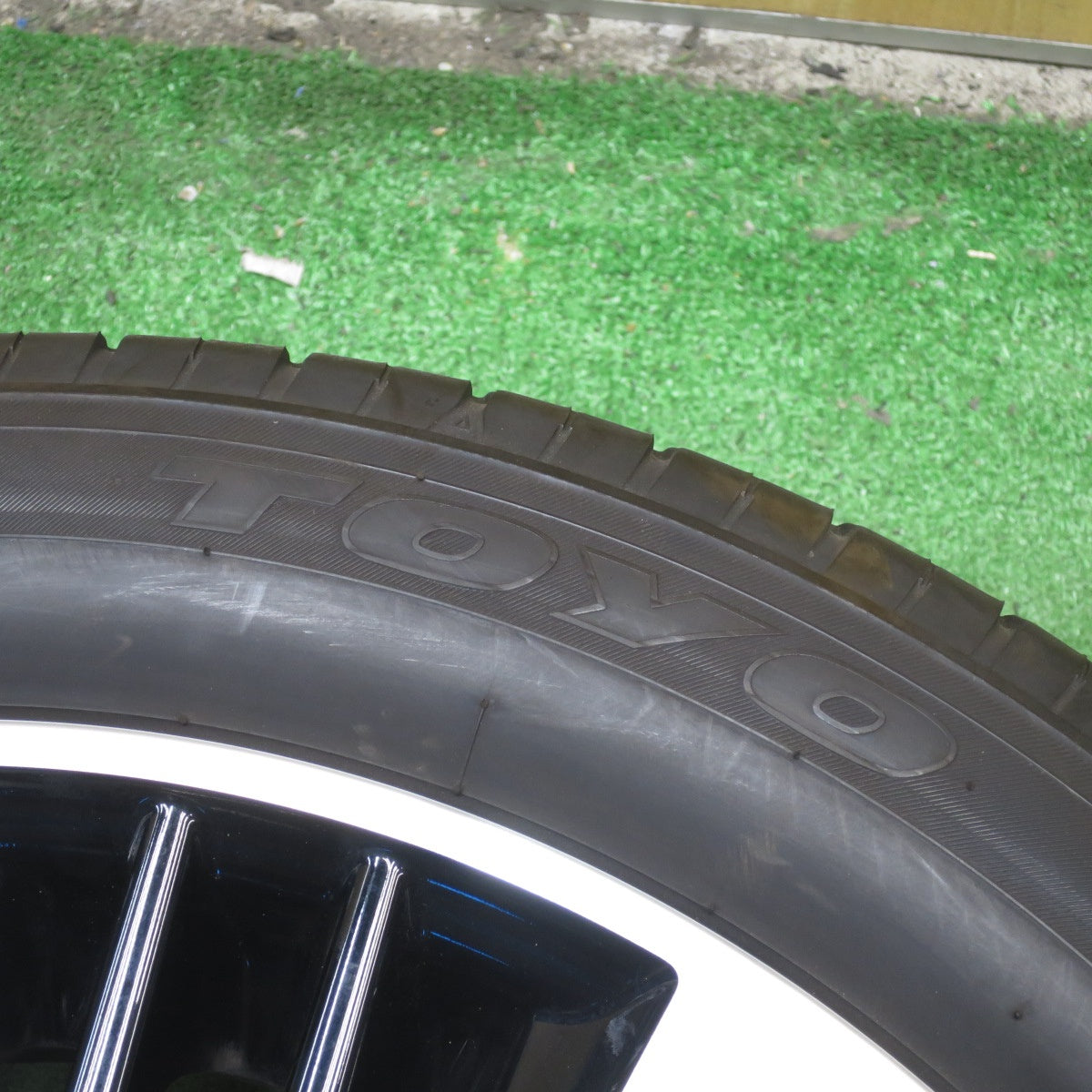 *送料無料* バリ溝！21年！キレイ！8.5分★トヨタ 30系 アルファード ヴェルファイア 純正 235/50R18 トーヨー トランパス R30 PCD114.3/5H★4060801クノ