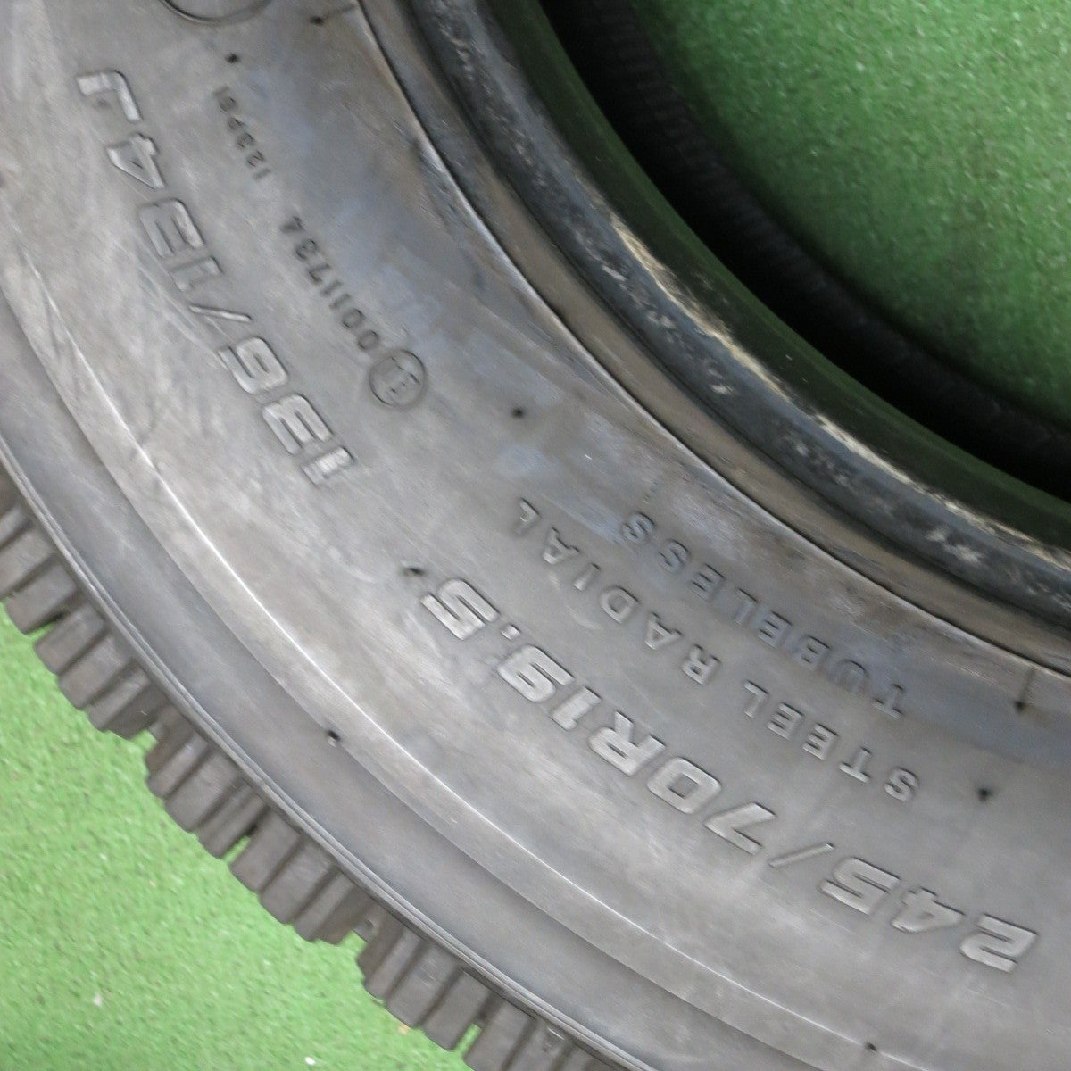 バリ溝！9.5分★トラック タイヤ 245/70R19.5 136/134J スタッドレス ダンロップ デクテス SP081 19.5インチ★4022202クスタ