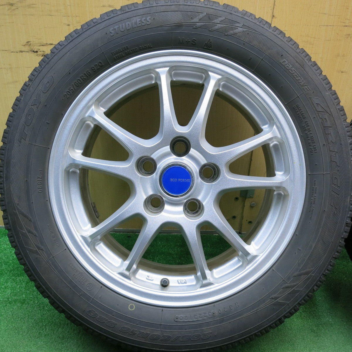 バリ溝！8.5分★スタッドレス 205/60R16 トーヨー オブザーブ ガリット GIZ ECO FORME エコフォルム 16インチ PCD114.3/5H★5051107HAス