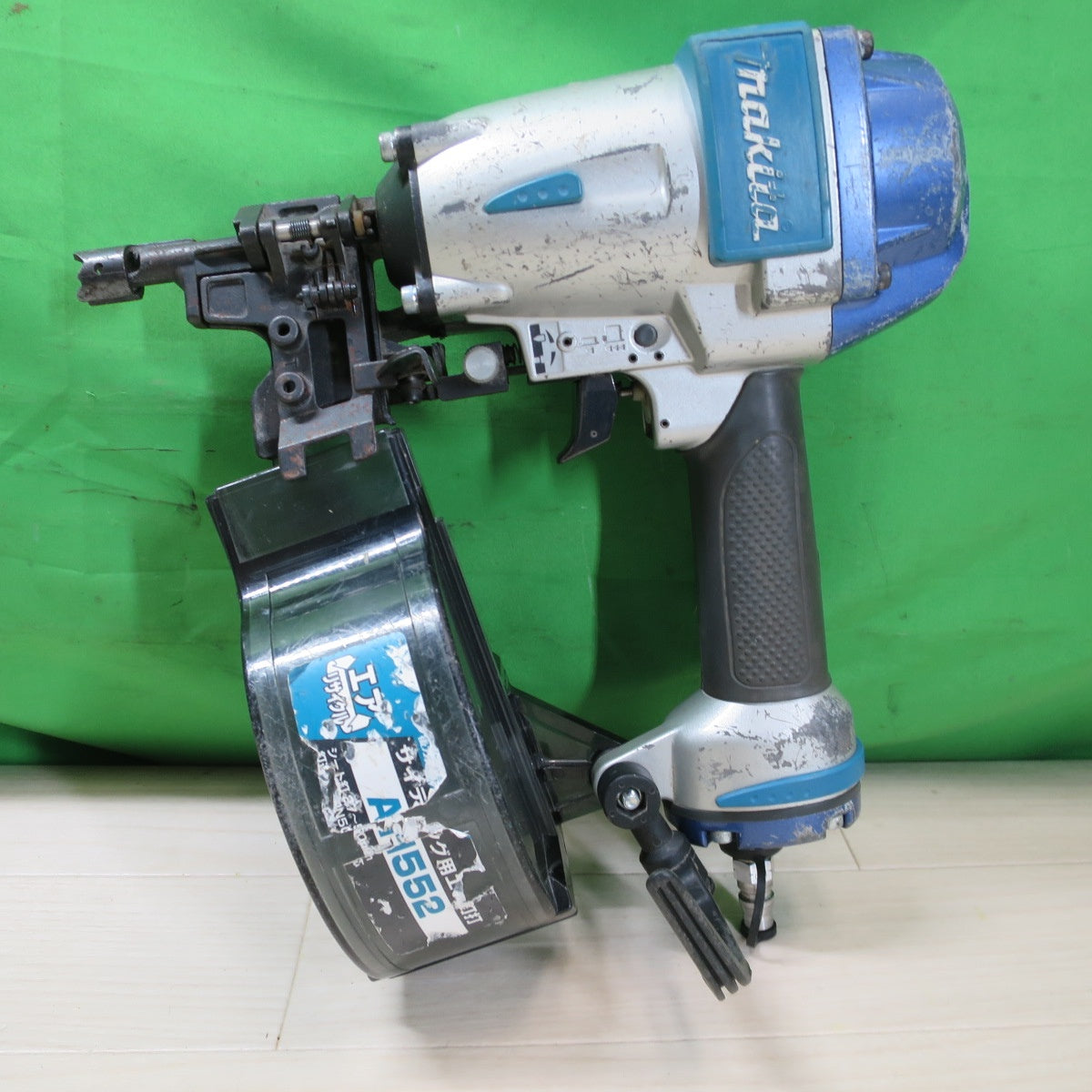 [送料無料] ☆マキタ サイディング 用 エア 釘打 AN552 エアー ツール 工具 シート釘 27～50mm 釘打ち機 釘打機 makita☆