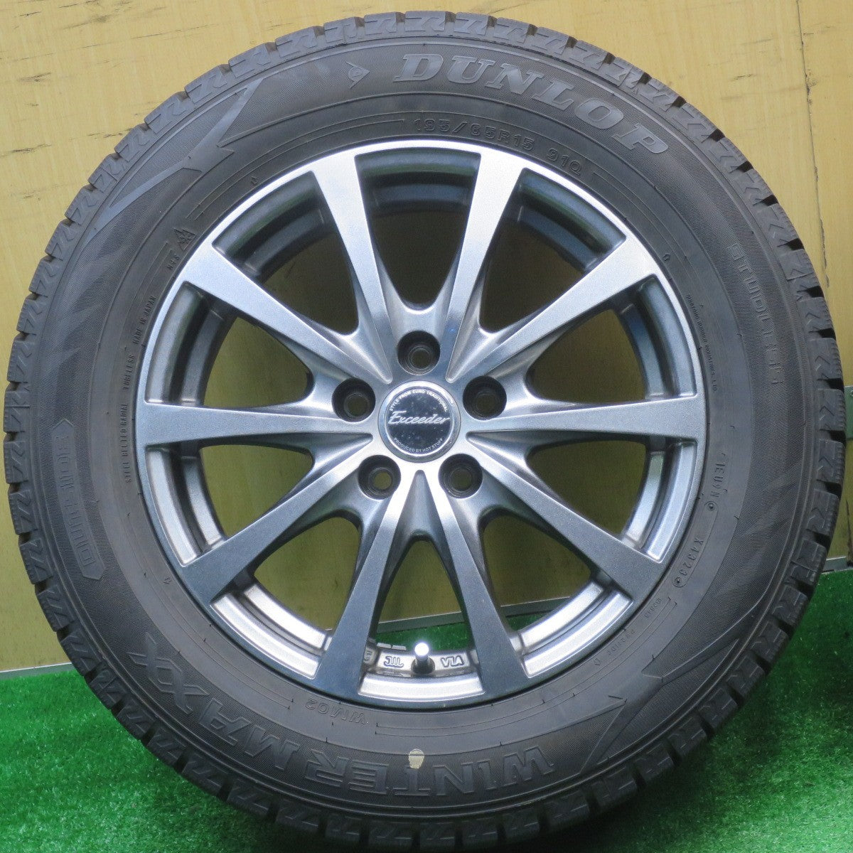 バリ溝！23年！9.5分★プリウス 等 195/65R15 スタッドレス ダンロップ ウインターマックス WM02 Exceeder エクシーダー 15インチ PCD100/5H★5110603NJス