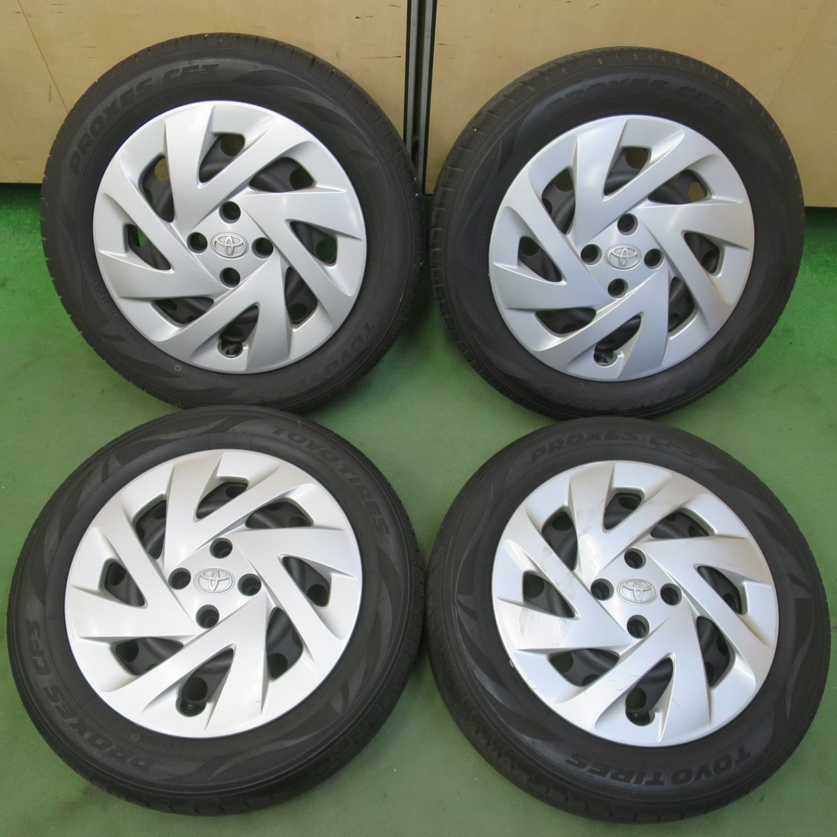 バリ溝！24年！9.5分★トヨタ アクア 純正 スチール 185/60R15 トーヨー プロクセス CF3 15インチ PCD100/4H★6052905イノ