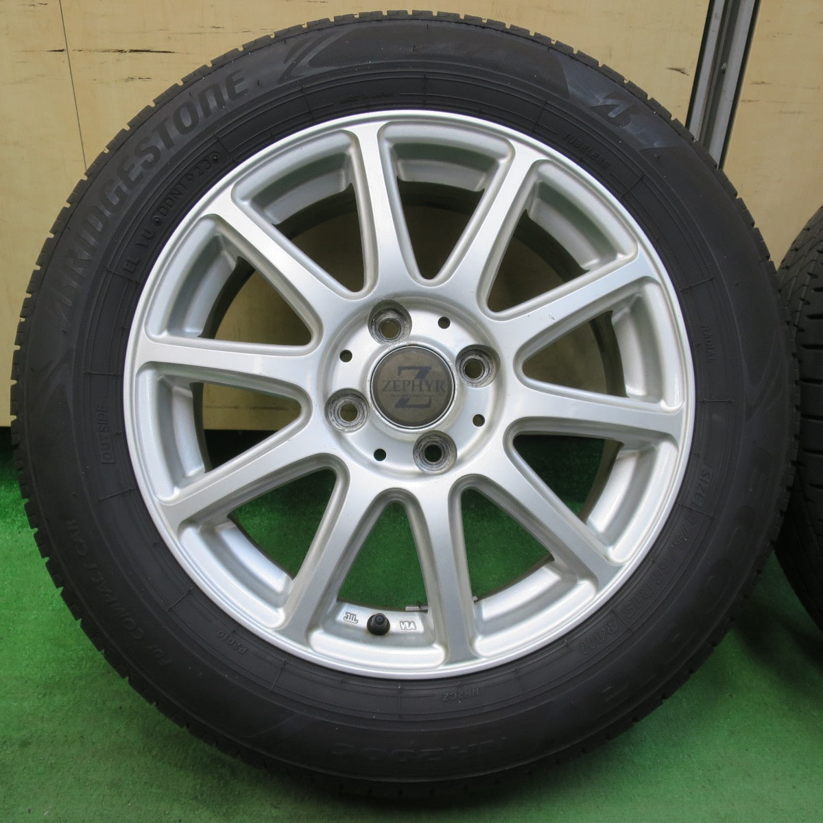 [送料無料] バリ溝！23年！9分★175/65R15 ブリヂストン エコピア NH200C ZEPHYR ゼファー 15インチ PCD100/4H★5031405イノ