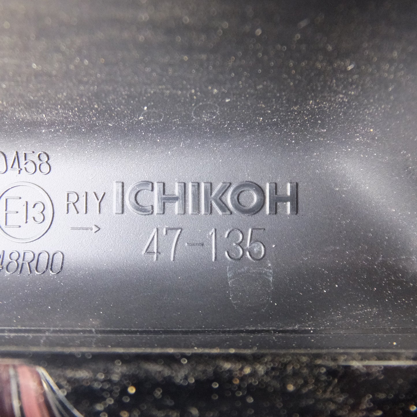 [送料無料] 岐阜発 新車外し★トヨタ TOYOTA 純正 プリウス 60系 リアゲートガーニッシュ ICHIKOH 47-135★