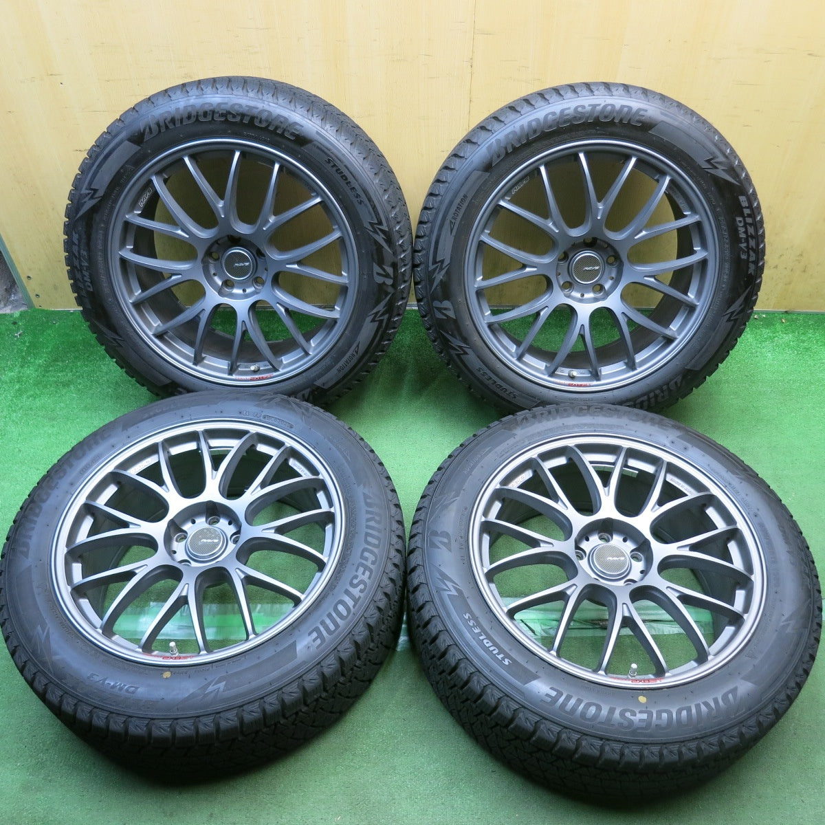 バリ溝！23年！キレイ！9.5分以上◎RAYS HOMURA 2X8 GT 235/55R19 スタッドレス ブリヂストン ブリザック DM-V3 レイズ ホムラ 19インチ PCD114.3/5H◎6092711HAス