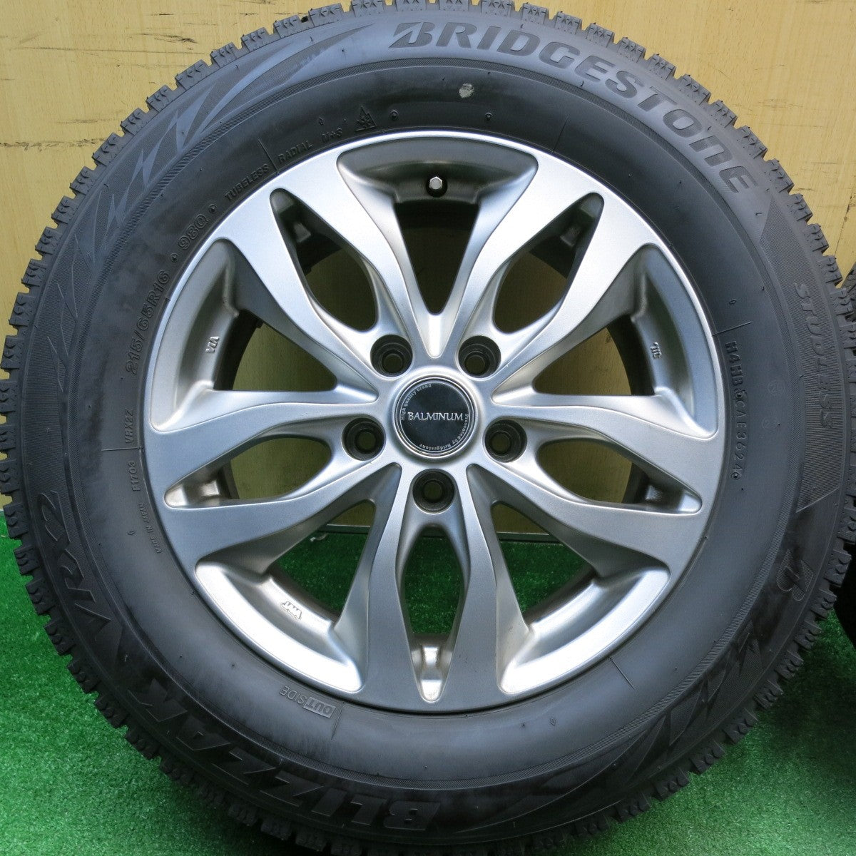 バリ溝！24年！キレイ！9.5分★スタッドレス 215/65R16 ブリヂストン ブリザック VRX2 BALMINUM DS-M バルミナ 16インチ PCD114.3/5H★5120601HAス