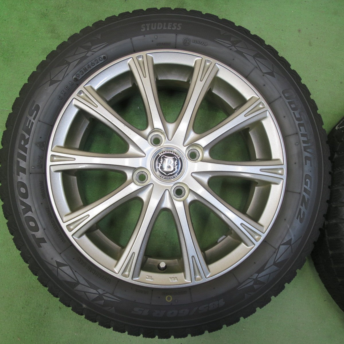 バリ溝！9分★スタッドレス 185/60R15 トーヨー オブザーブ GIZ2 BRANDLE-LINE ブランドルライン 15インチ PCD100/4H★5080401イス