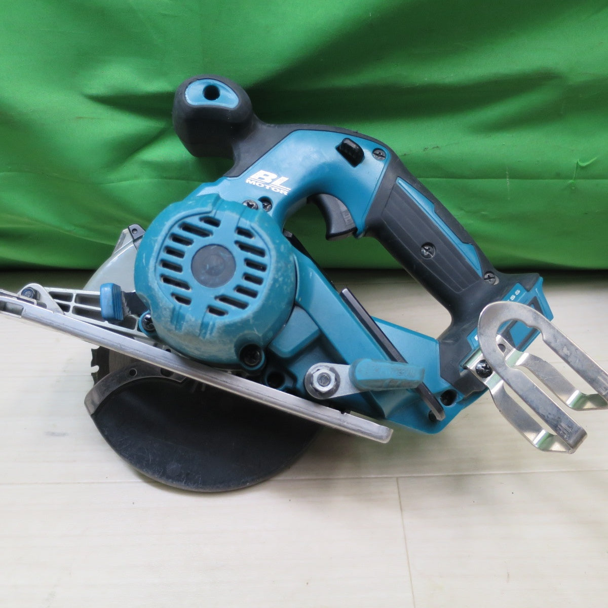 マキタ CS551D チップソーカッター【リライズ野田愛宕店】【店頭取引限定】【中古】管理番号：ITNYSQ2BNZ40 MAKITA マキタ チップソーカッター CS551D 本体のみ コードレス式