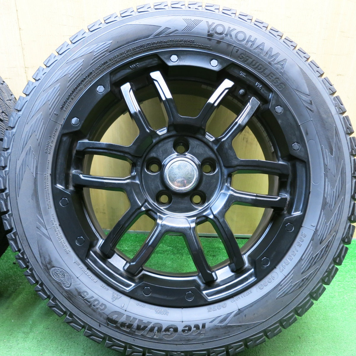 バリ溝！22年！キレイ！9.5分★レネゲード トレイルホーク 等 235/55R17 スタッドレス ヨコハマ アイスガード G075 B-LUGNAS FRD 17インチ PCD110/5H★5070801HAス