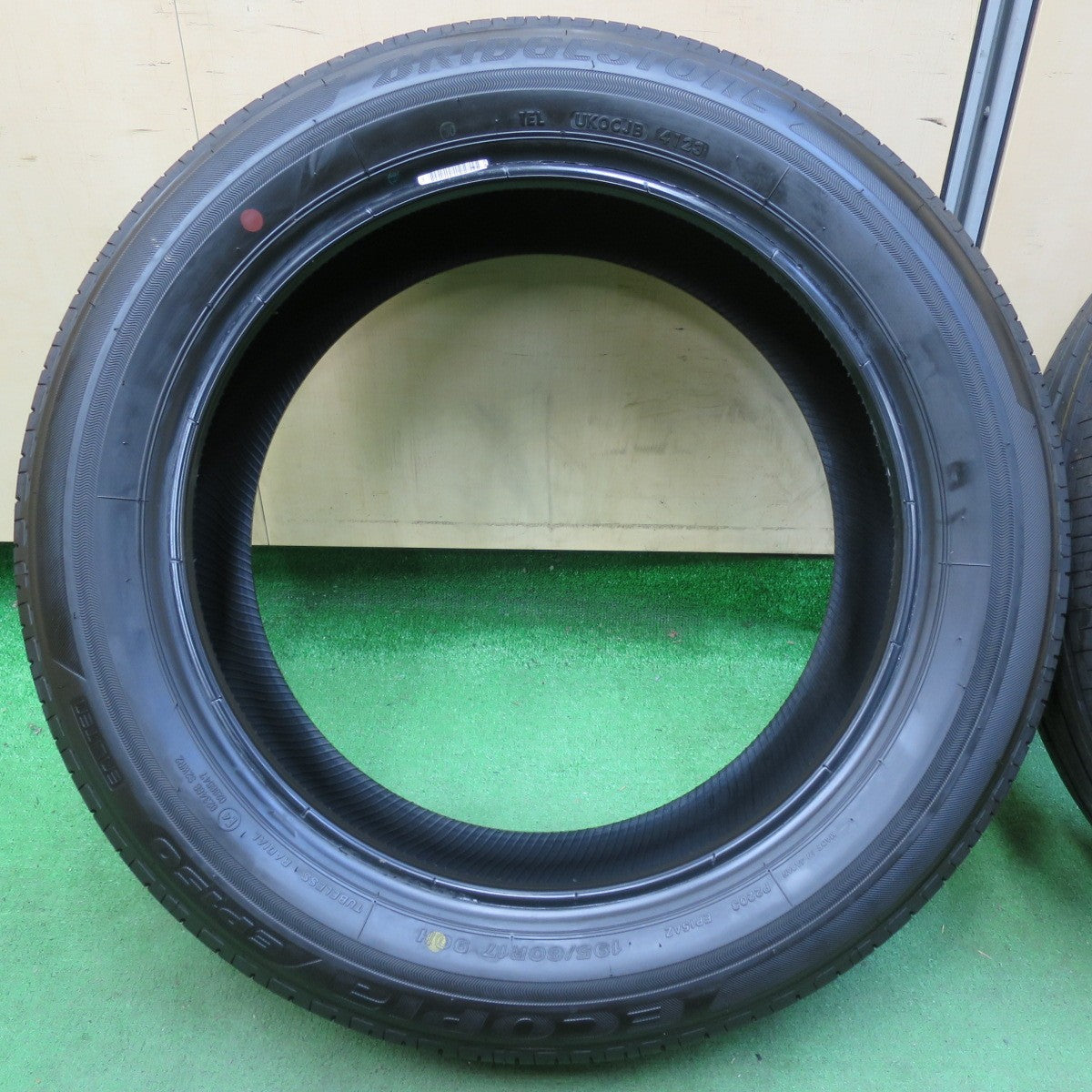 [送料無料] 新車外し！23年★195/60R17 ブリヂストン エコピア EP150 タイヤ 17インチ ライズ ロッキー 等★4111405イノタ