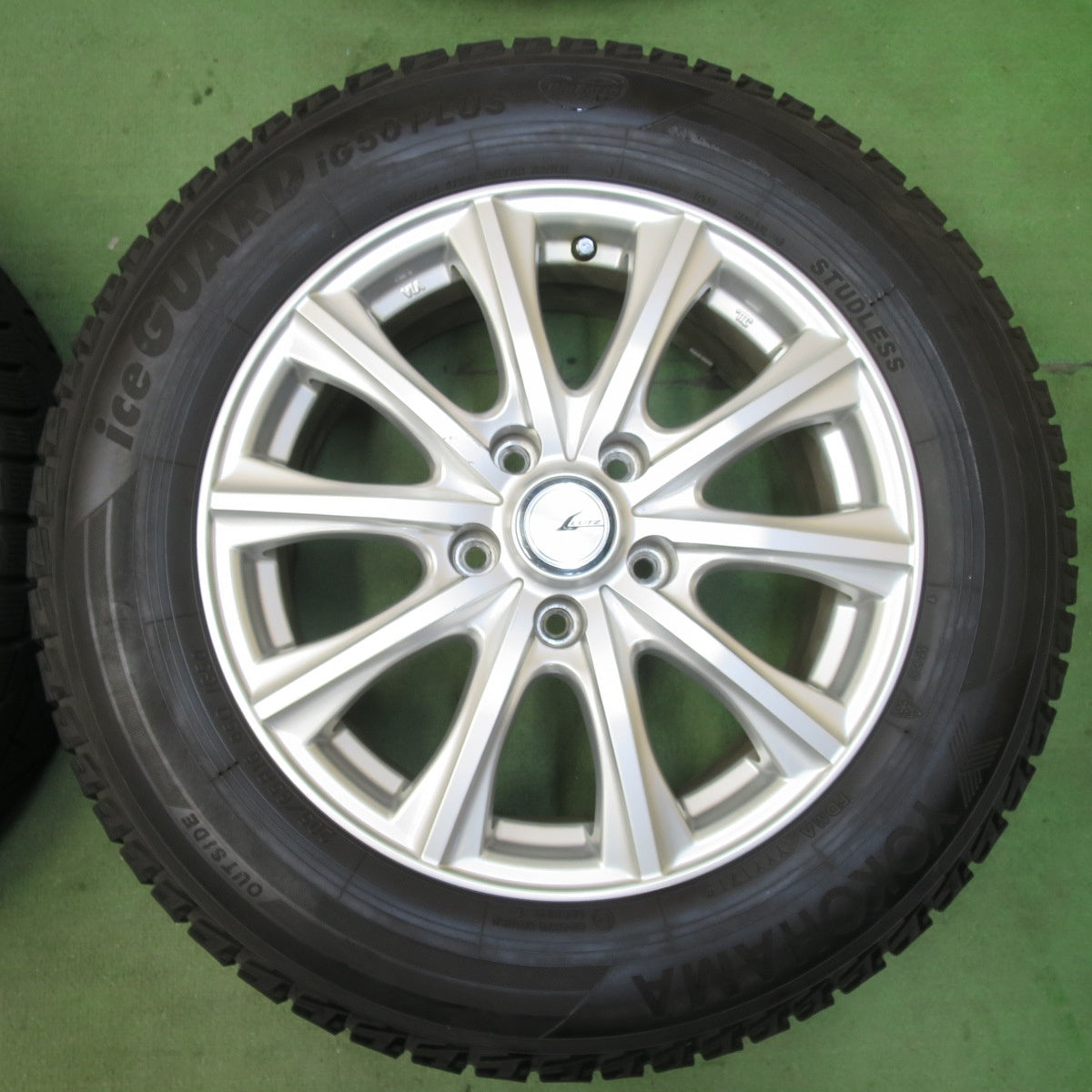 バリ溝！キレイ！9.5分★スタッドレス 205/65R16 ヨコハマ アイスガード iG50 プラス LUTZ 社外 アルミ 16インチ PCD114.3/5H★5112904イス