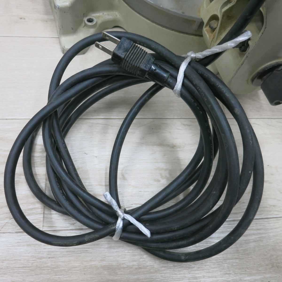 [送料無料] ◆マキタ 8型 卓上 マルノコ LS0830 電動 工具 切断機 210mm 216mm 100V 丸のこ  コード式  丸鋸 makita◆