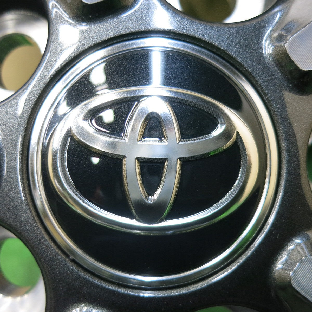 [送料無料] 新車外し★トヨタ ヤリスクロス Zグレード 純正 ホイール 18インチ 18×7J PCD114.3/5H★4112701SYホ