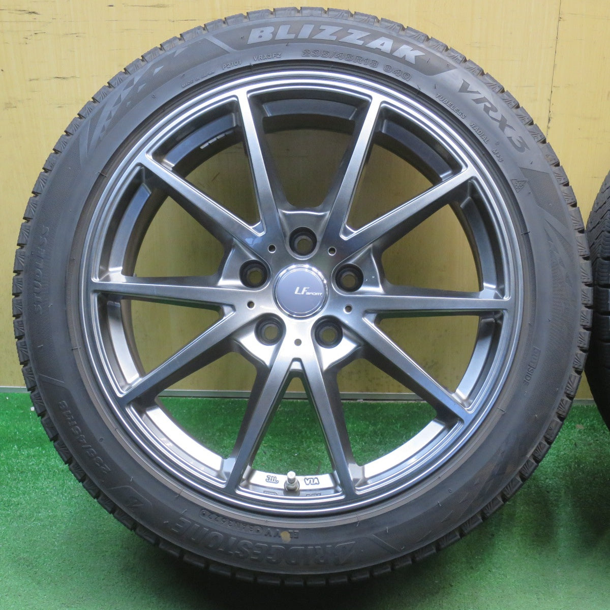 バリ溝！22年！キレイ！9.5分◎スタッドレス 235/45R18 ブリヂストン ブリザック VRX3 LF SPORT 阿部商会 LFスポーツ 18インチ PCD114.3/5H◎6060203NJス