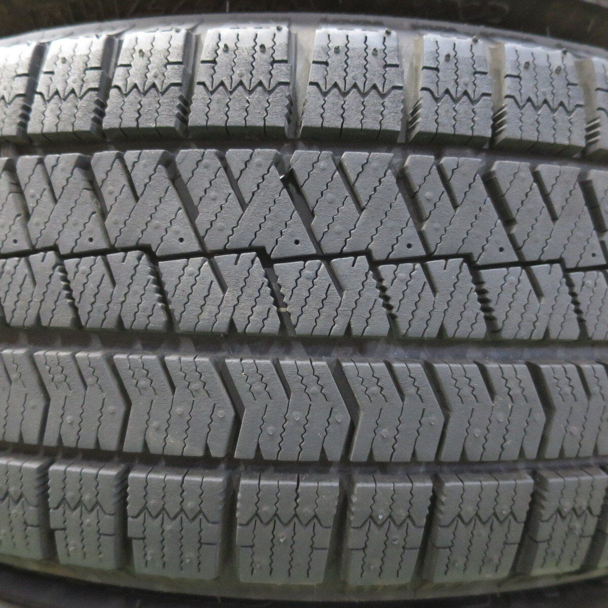 バリ溝！24年！ほぼ10分★レガシィ 等 205/60R16 スタッドレス ブリヂストン ブリザック VRX2 TOPRUN トップラン 16インチ PCD100/5H★5032608イス