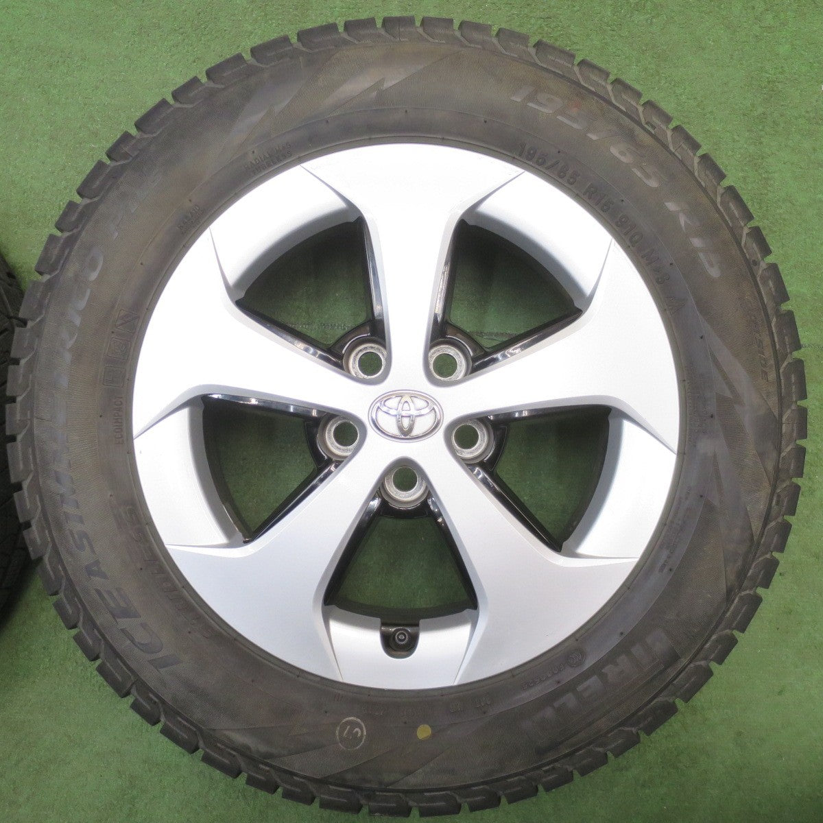 バリ溝！8.5分★トヨタ 30系 プリウス 純正 195/65R15 スタッドレス ピレリ アイスアシンメトリコ プラス 15インチ PCD100/5H★6051905NJス
