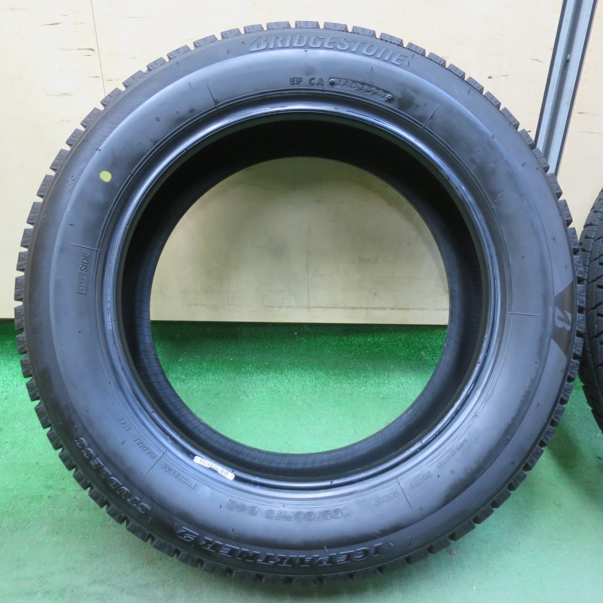 バリ溝！22年！9.5分以上★スタッドレス 185/60R15 ブリヂストン アイスパートナー2 タイヤ 15インチ ヤリス アクア スイフト 等★5112112イスタ