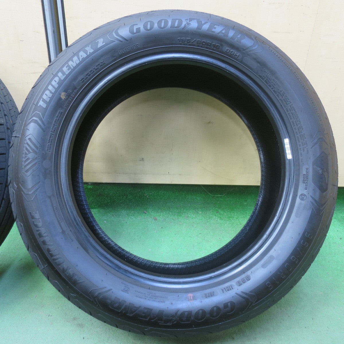 新車外し！26年◎195/60R16 グッドイヤー ASSURANCE TRIPLEMAX2 タイヤ 16インチ フロンクス ウィッシュ セレナ 等◎6092509イノタ