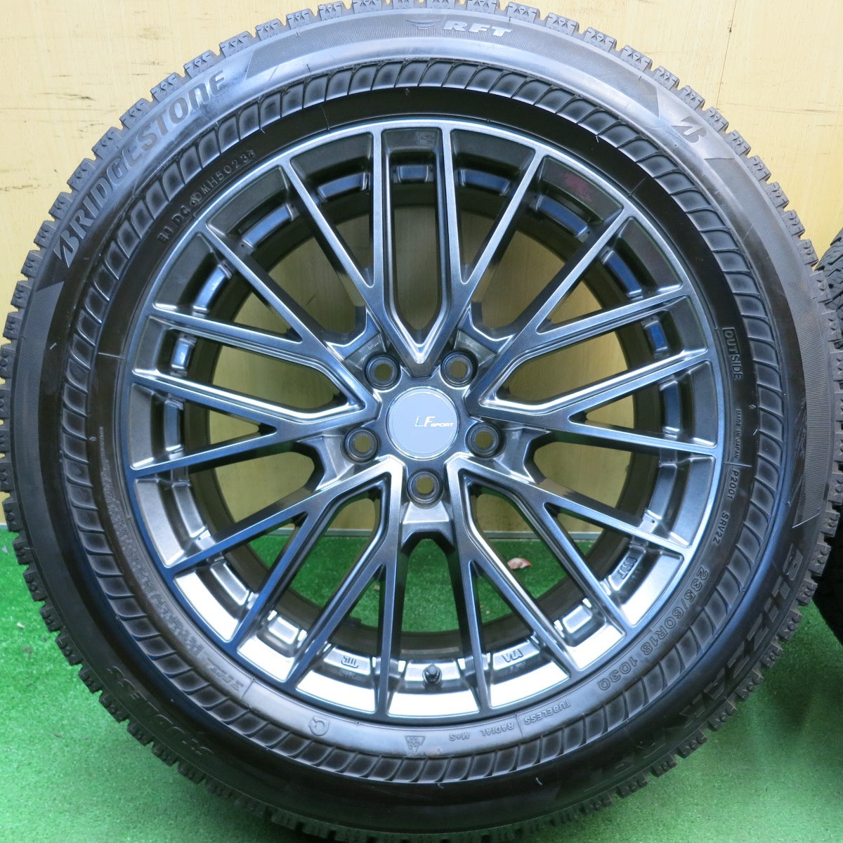 バリ溝！23年！キレイ！9分★スタッドレス 235/60R18 ブリヂストン ブリザック RFT LF SPORT 阿部商会 LFスポーツ 18インチ PCD114.3/5H★6050601HAス