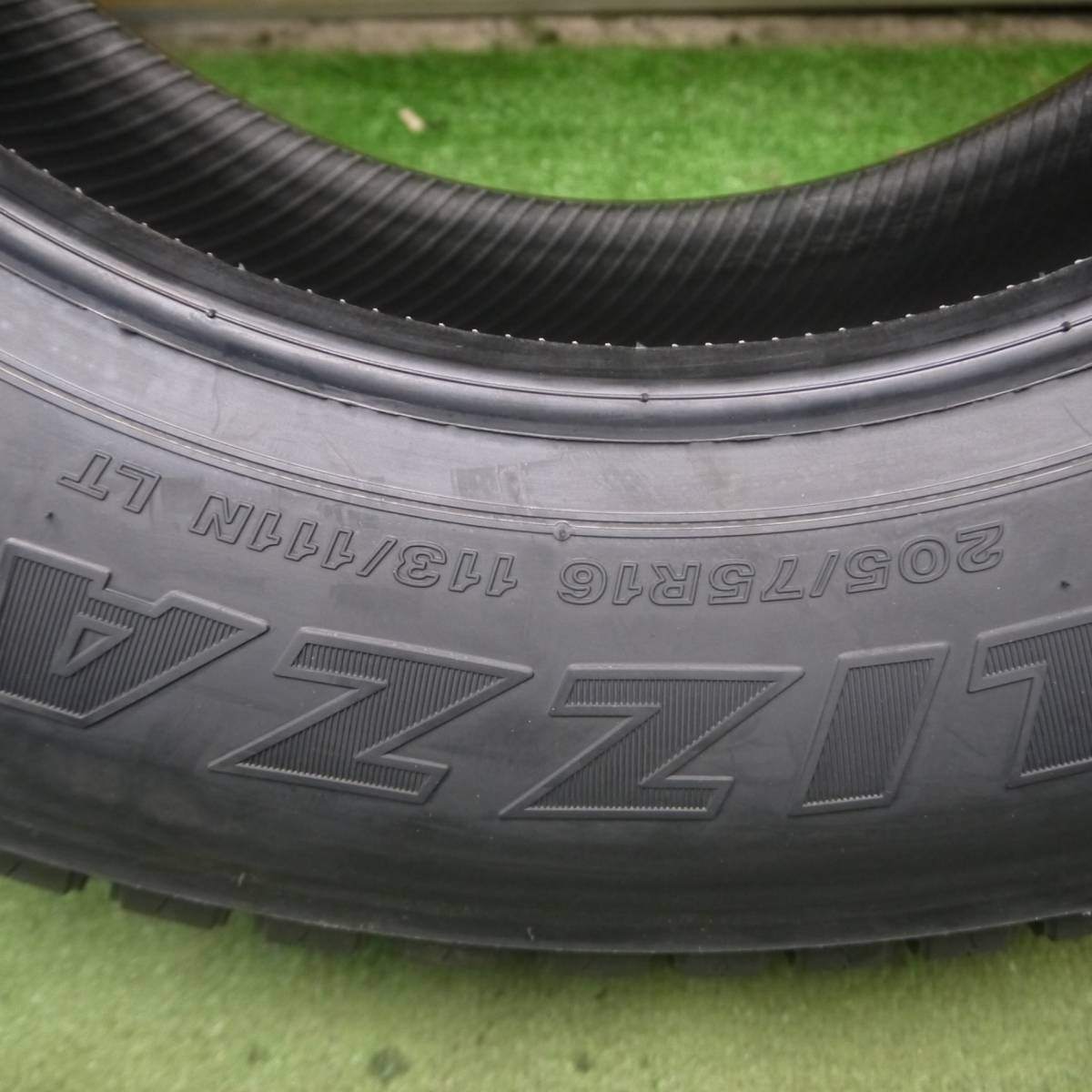 未使用！23年★トラック タイヤ 205/75R16 113/111N スタッドレス ブリヂストン ブリザック W989 16インチ★4020902Hスタ
