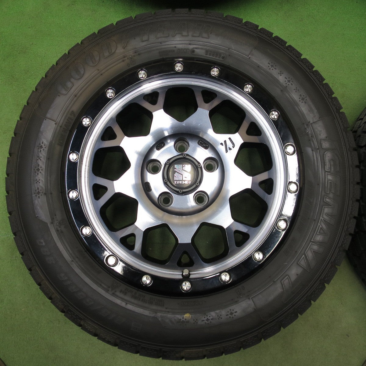 バリ溝！22年！キレイ！9.5分◎XTREME-J XJ 215/65R16 スタッドレス グッドイヤー アイスナビ7 エクストリームJ 16インチ PCD114.3/5H◎6100602NGス