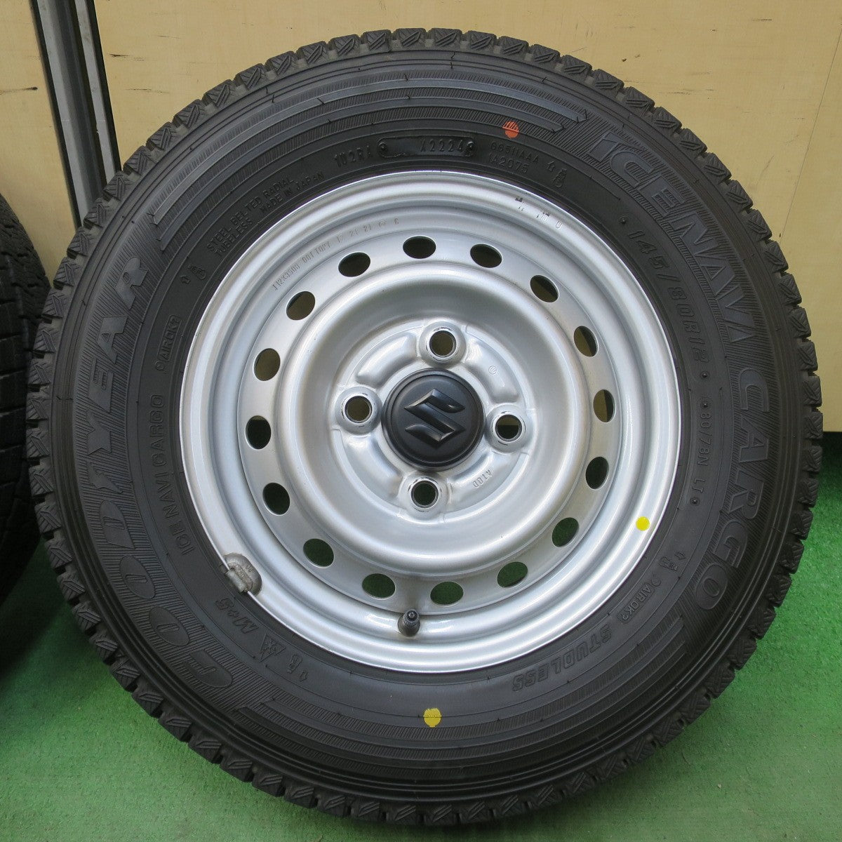 バリ溝！24年！キレイ！9.5分★スズキ キャリイ 純正 スチール 145/80R12 80/78N スタッドレス グッドイヤー アイスナビ CARGO カーゴ 12インチ PCD100/4H★6021309イス