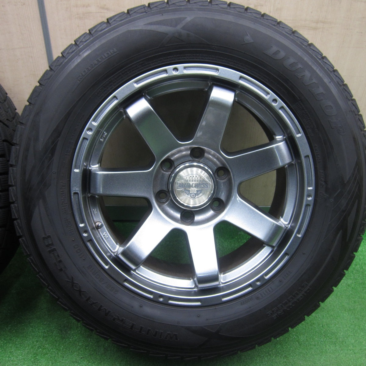 [送料無料] バリ溝！キレイ！9.5分★スタッドレス MAD CROSS 265/60R18 ダンロップ ウインターマックス SJ8 マッドクロス 18インチ PCD139.7/6H★4111807TNス