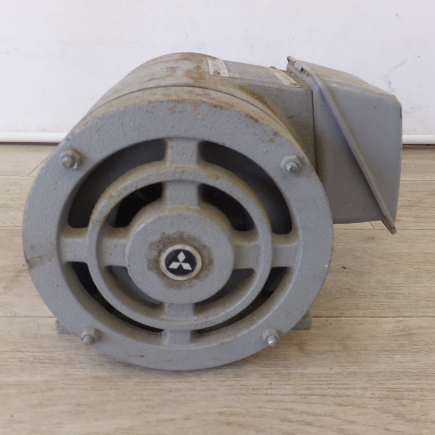 [送料無料] 現状品★三菱 MITSUBISHI 三相モーター SUPER LINE SB-E　0.75KW 4P 200/220V 50/60Hz★
