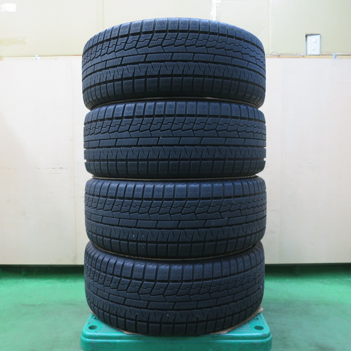 [送料無料] センサー付！バリ溝！21年！キレイ！9.5分★レクサス ES Fスポーツ 純正 235/40R19 スタッドレス ヨコハマ アイスガード iG70 19インチ PCD114.3/5H★5032808イス