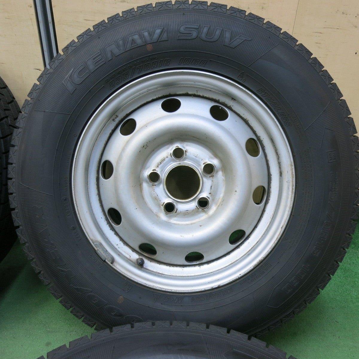 バリ溝！22年！9.5分以上★ランドローバー 等 235/70R16 スタッドレス グッドイヤー アイスナビ SUV スチール ホイール 16インチ PCD120/5H★5062605SYス