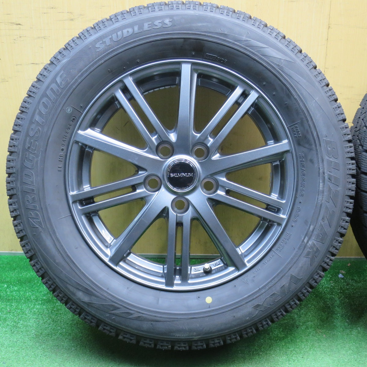 バリ溝！キレイ！ほぼ10分★スタッドレス 215/65R16 ブリヂストン ブリザック VRX BALMINUM BR10 バルミナ 16インチ PCD114.3/5H★6021008NJス