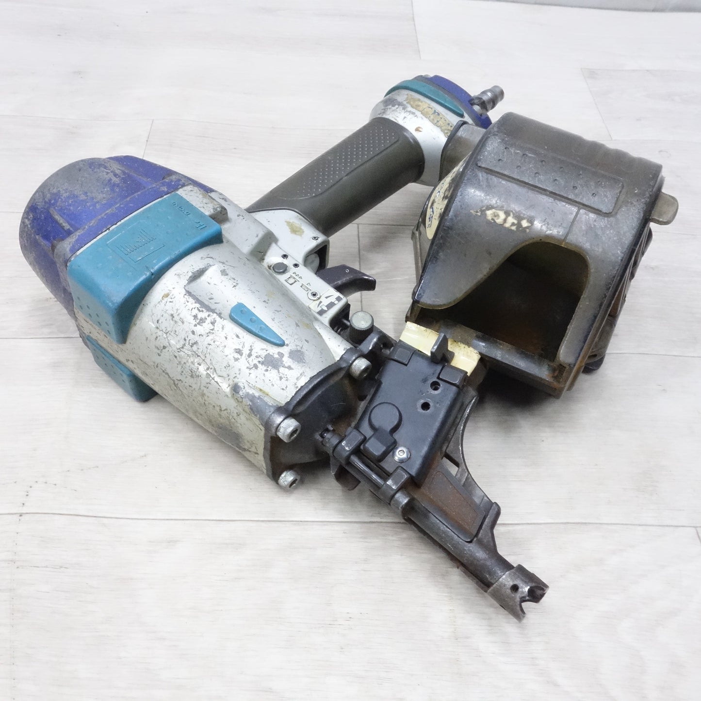 [送料無料] 3点まとめ売り◆マキタ 50mm 常圧 サイディング用 AN552 / カネマツ 常圧 65mm KZ-565GK / マックス コイル ネイラ 型番不明 / エア 釘打機 釘打ち機◆