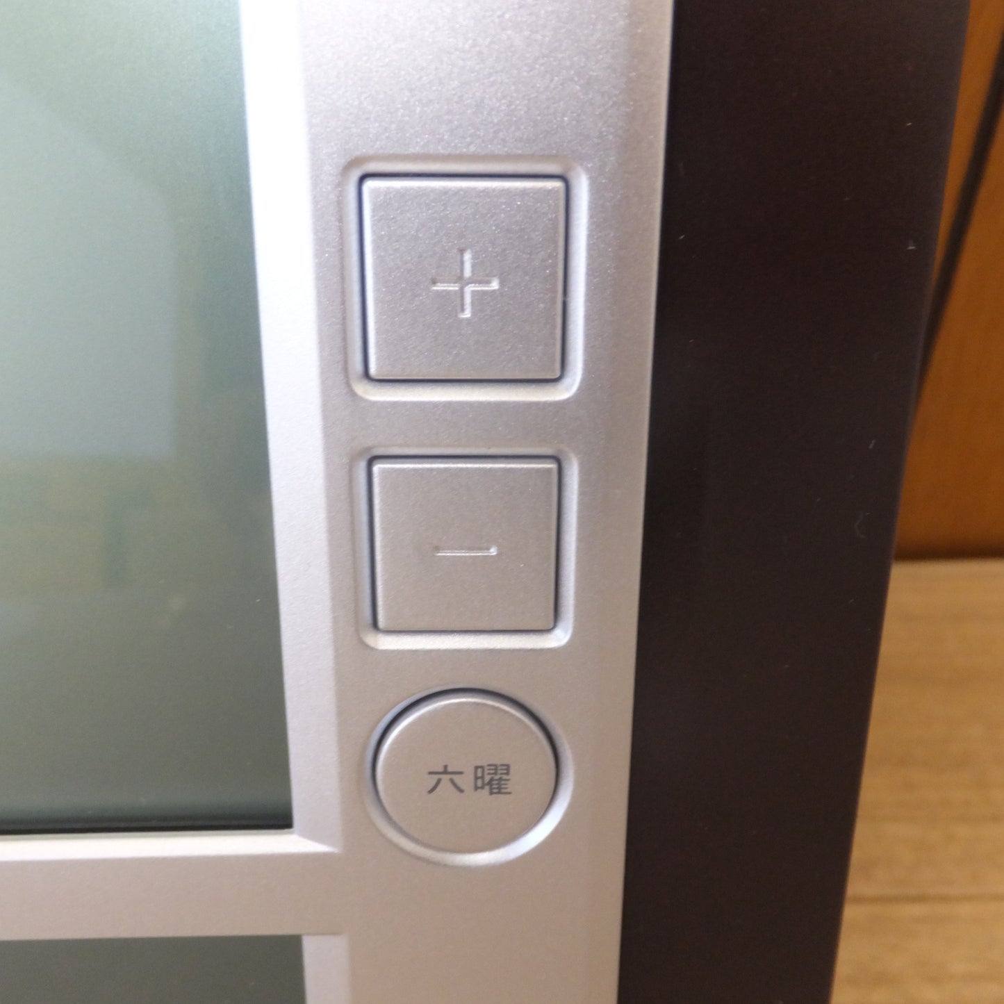 [送料無料] 未使用★セイコー SEIKO マンスリーカレンダー デジタル時計 SQ421B　電波修正機能 月めくり機能 六曜表示 温度・湿度表示★