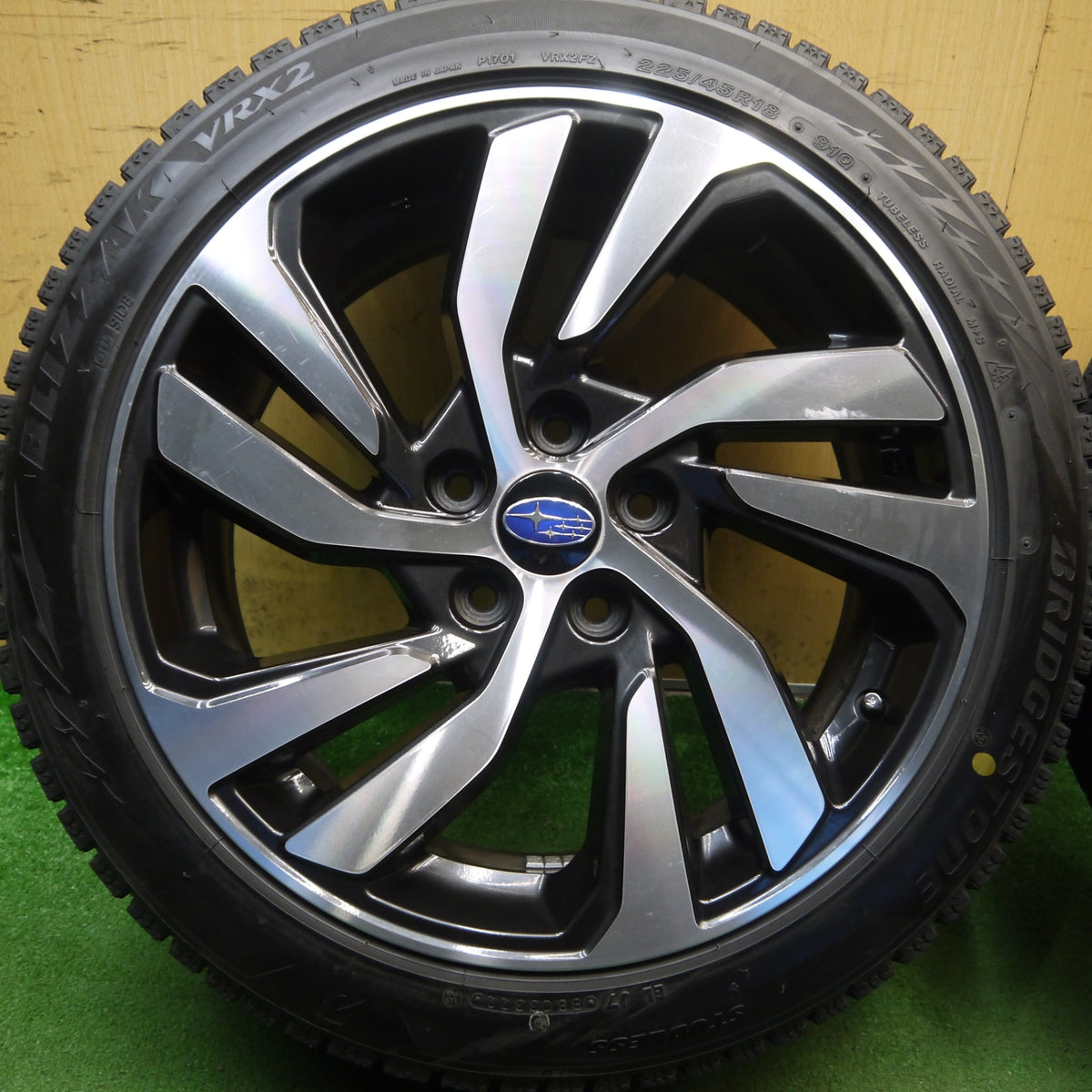 バリ溝！22年！キレイ！9.5分◎スバル VM レヴォーグ GT-S 純正 225/45R18 スタッドレス ブリヂストン ブリザック VRX2 18インチ PCD114.3/5H◎6080501Hス