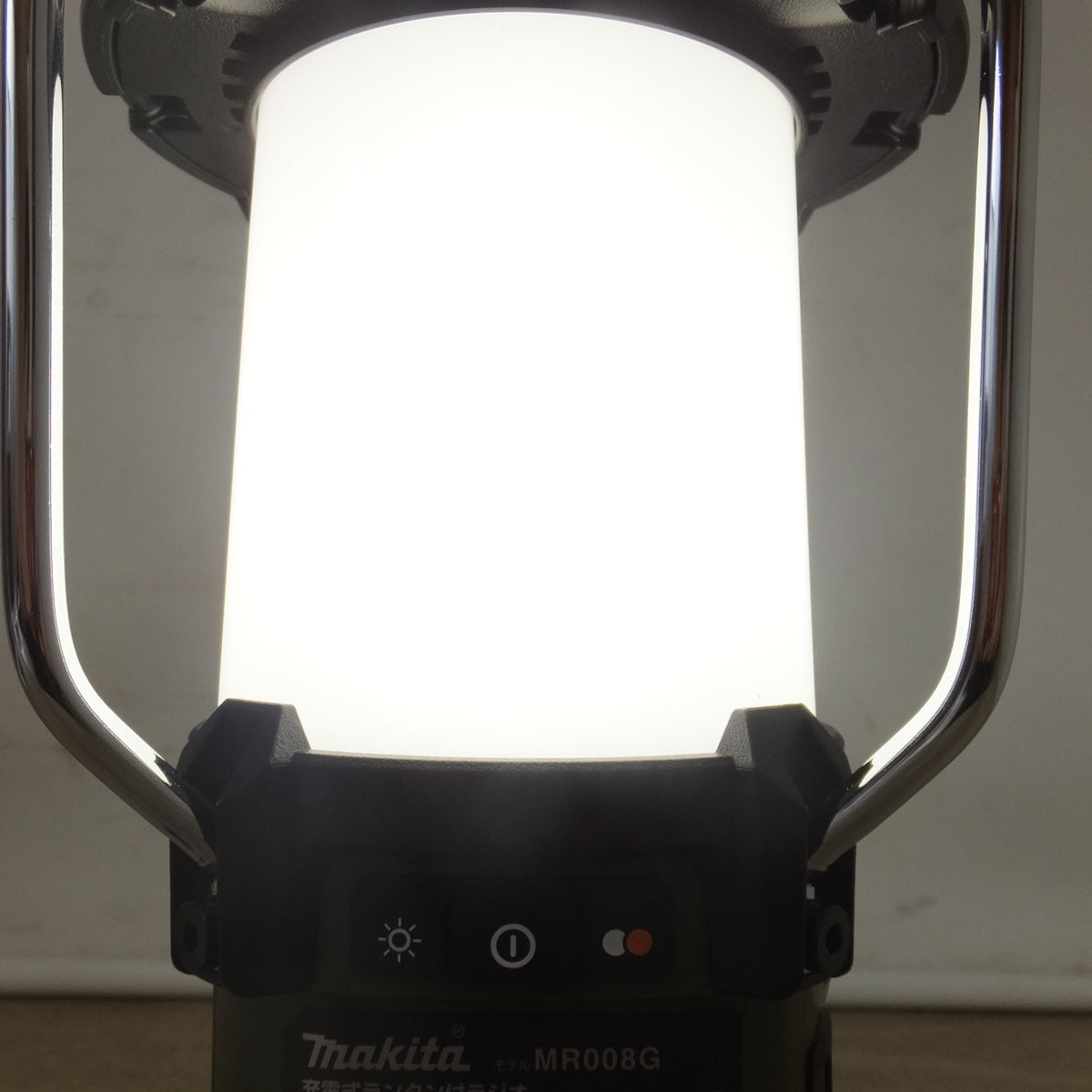美品★マキタ makita 充電式ランタン付きラジオ MR008GZO 36V-40V(max) オリーブ 本体のみ★